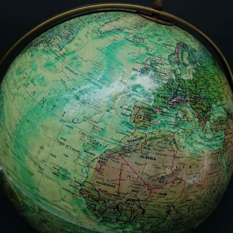 Large Vintage USA Made 46cm (18 inch) World Ocean Globe on Metal Stand!!!