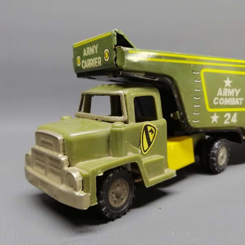 Large Vintage Japanese Lithographed Tintoy Army Truck!!!