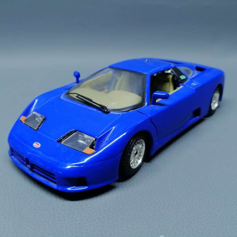 Die Cast Metal Bburago Bugatti 1:24