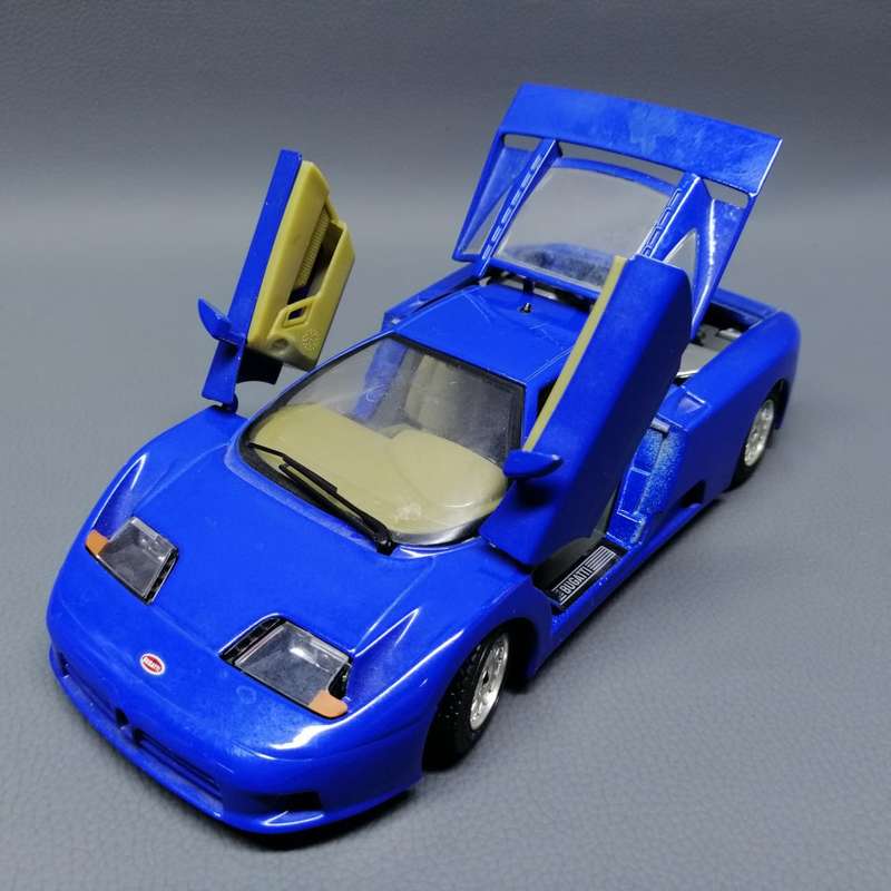 Die Cast Metal Bburago Bugatti 1:24