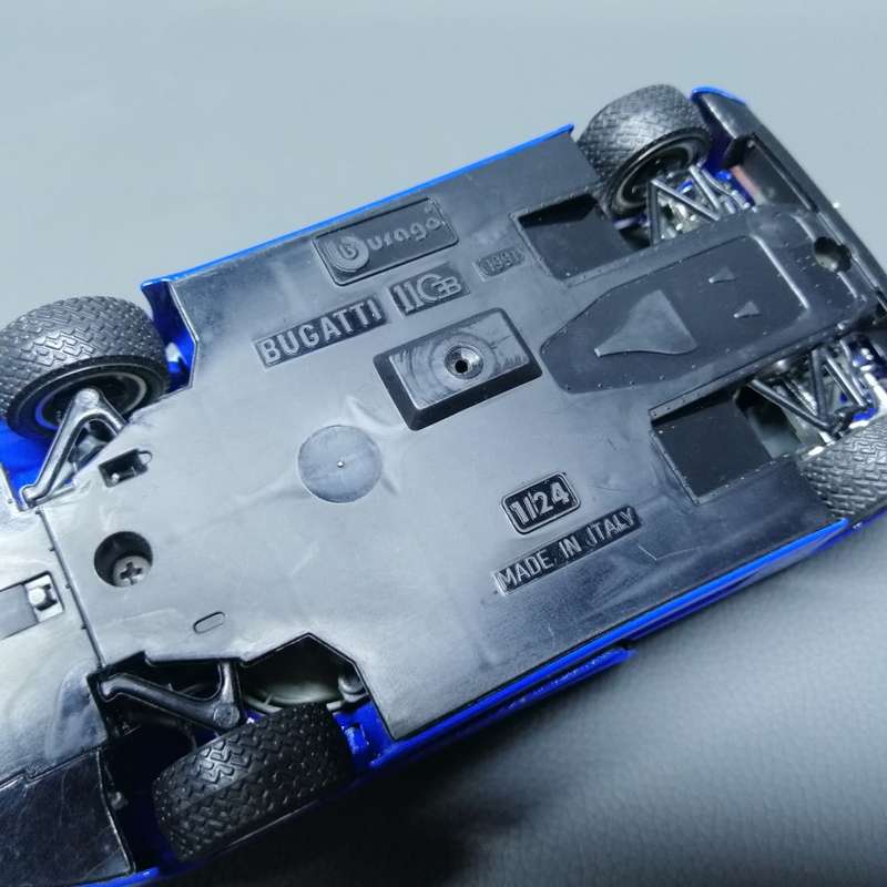 Die Cast Metal Bburago Bugatti 1:24