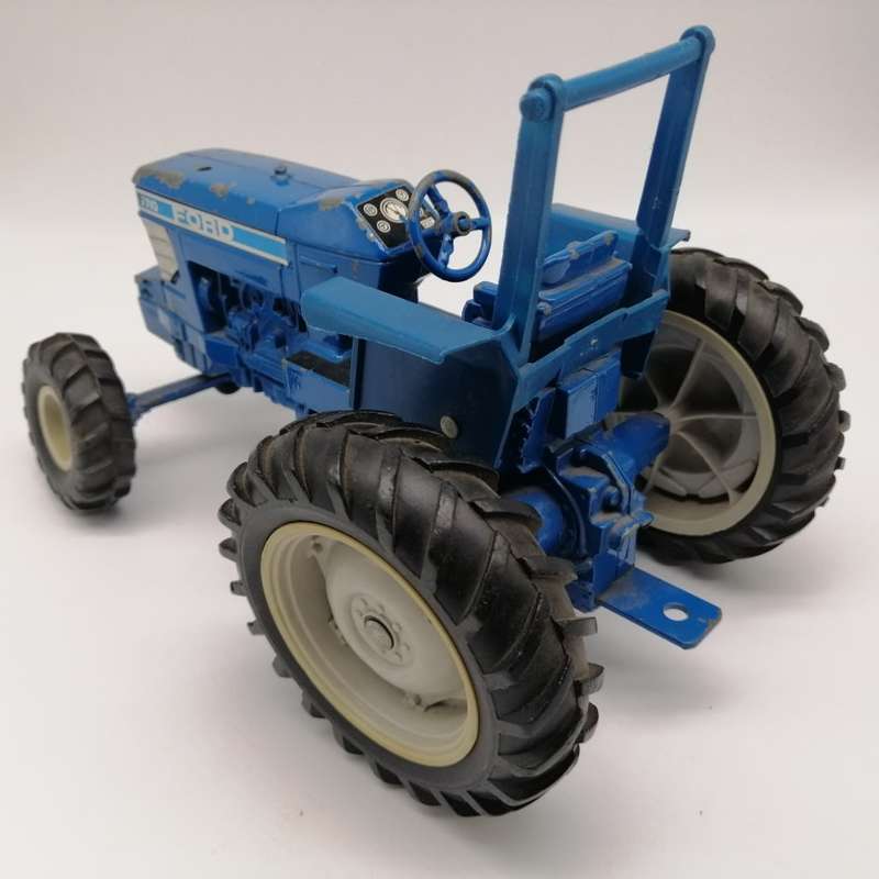 FANTASTIC!!! LARGE Original Solid Cast Metal ERTL Ford Tractor!!!