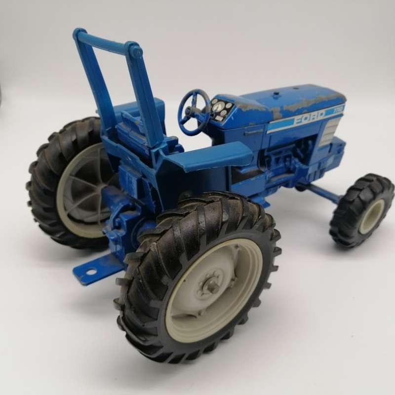 FANTASTIC!!! LARGE Original Solid Cast Metal ERTL Ford Tractor!!!