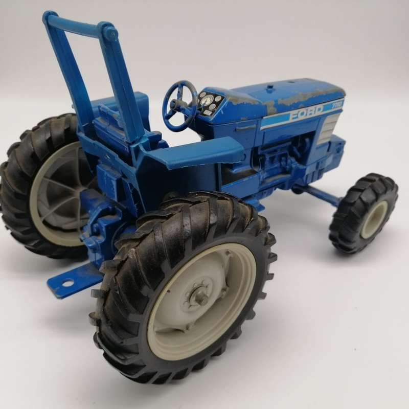 FANTASTIC!!! LARGE Original Solid Cast Metal ERTL Ford Tractor!!!