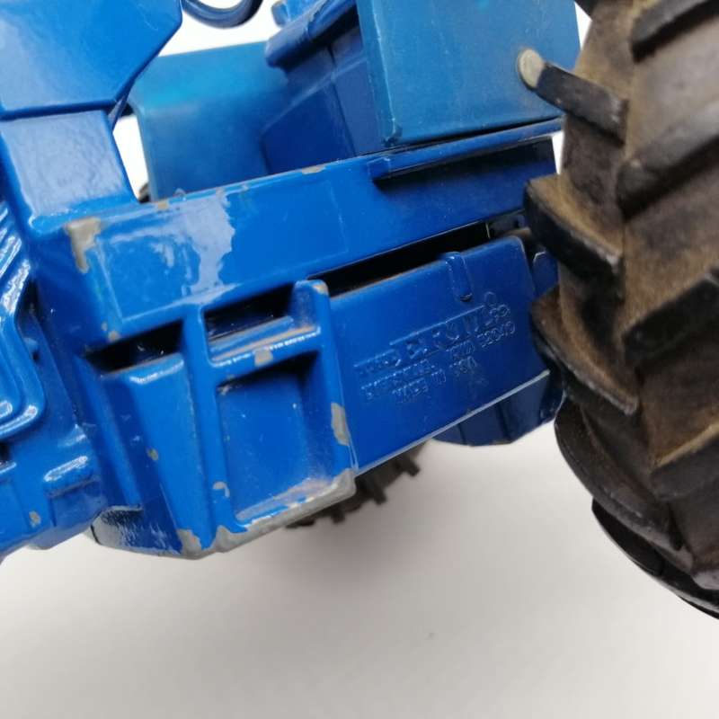 FANTASTIC!!! LARGE Original Solid Cast Metal ERTL Ford Tractor!!!