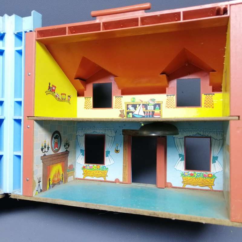 RARE!!! Original 1980 Fisher Price Play Family Farmhouse!!!