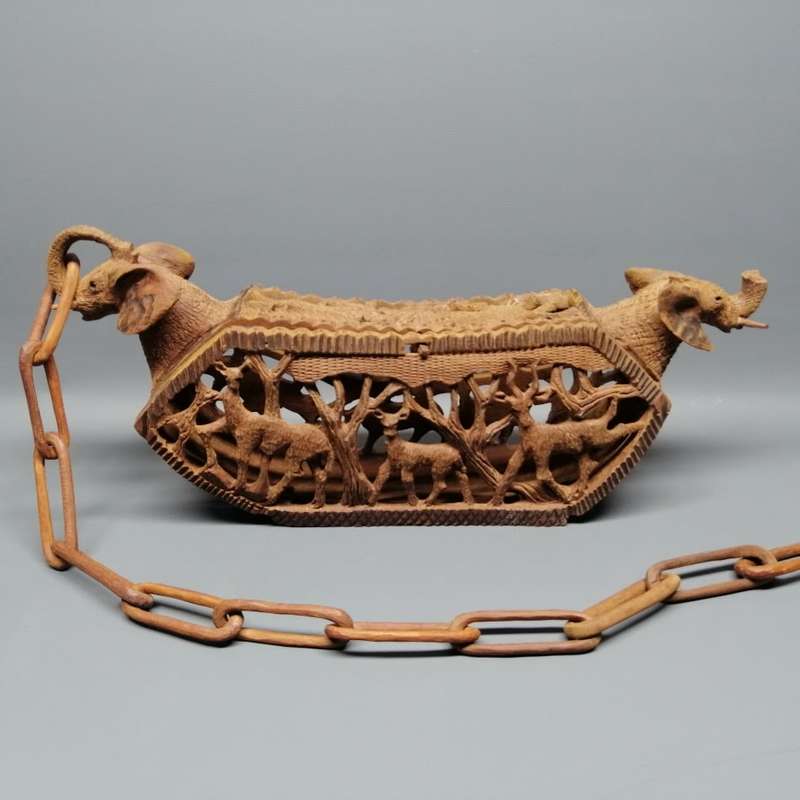FANTASTIC!!!! Highly Detailed Hand Carved Animal Themed Solid Wood Handbag!!!