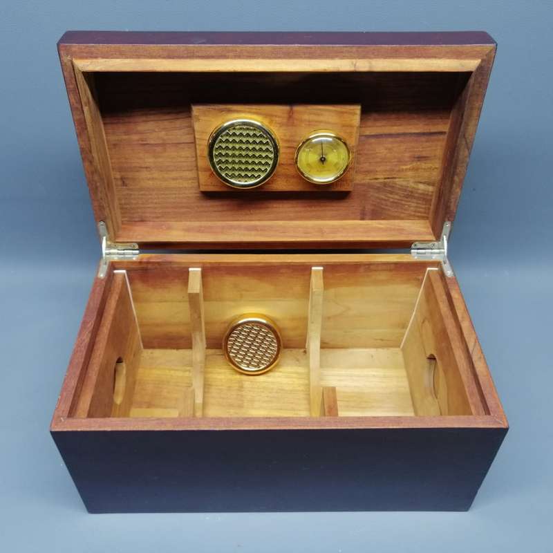 Original High Quality RENE SANTHAGENS OUDE MOLEN VOV WOODEN HUMIDOR BOX WITH A HYGROMETER INSIDE