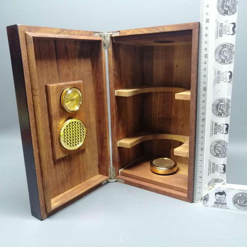 Original High Quality RENE SANTHAGENS OUDE MOLEN VOV WOODEN HUMIDOR BOX WITH A HYGROMETER INSIDE