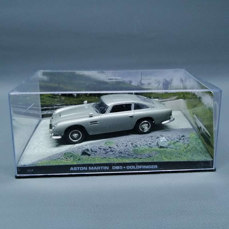 Original Cased Highly Detailed Aston Martin DB5 James Bond Die Cast Metal Car!!