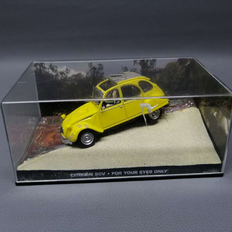 Original Cased Highly Detailed Citroen 2CV James Bond Die Cast Metal Car!!