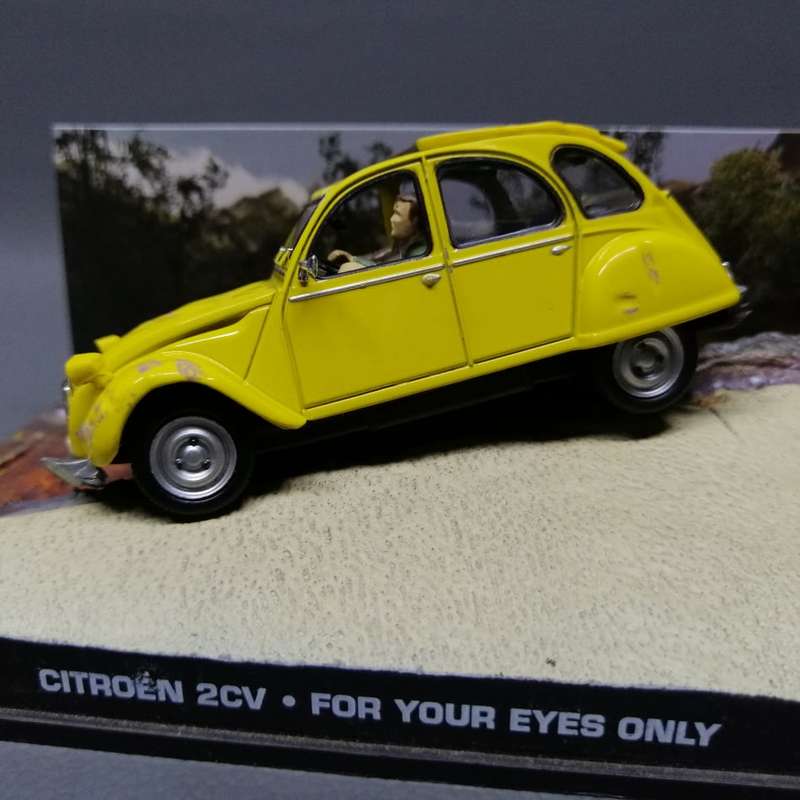 Original Cased Highly Detailed Citroen 2CV James Bond Die Cast Metal Car!!