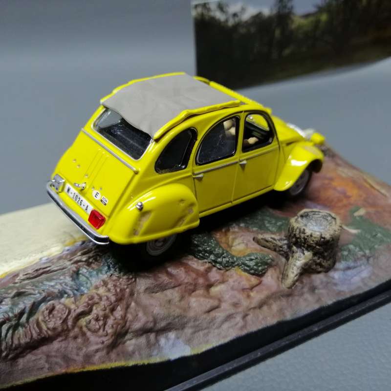 Original Cased Highly Detailed Citroen 2CV James Bond Die Cast Metal Car!!