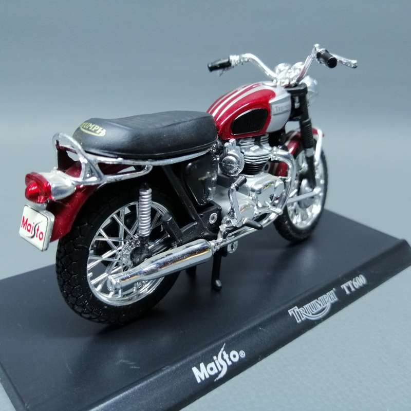 Original Highly Detailed Die Cast Maisto Triumph TT600 Motorcycle!!!