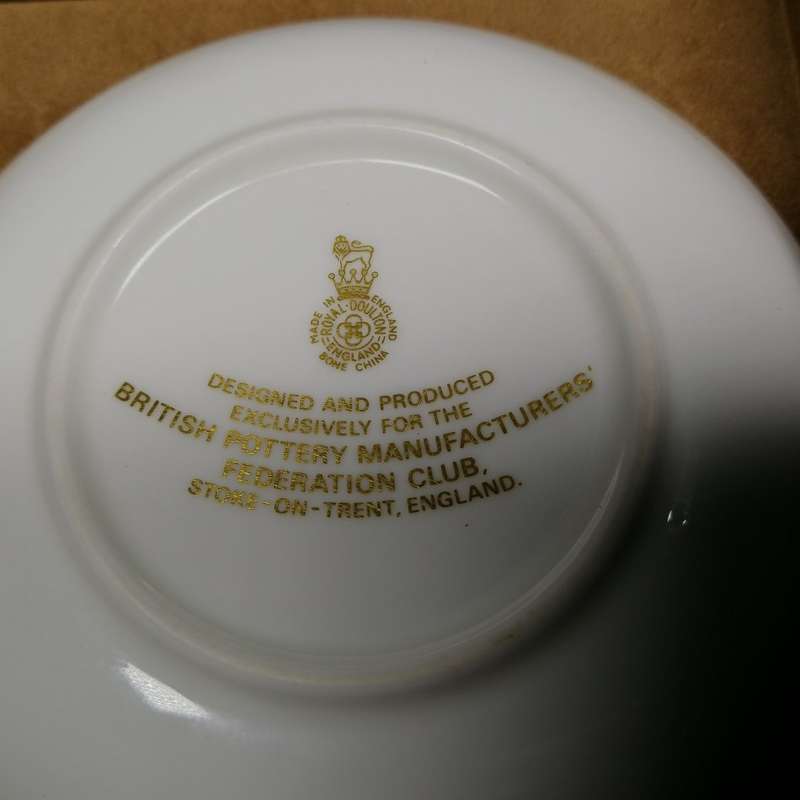 Original Boxed Royal Doulton British Pottery Club Display Plate!!!
