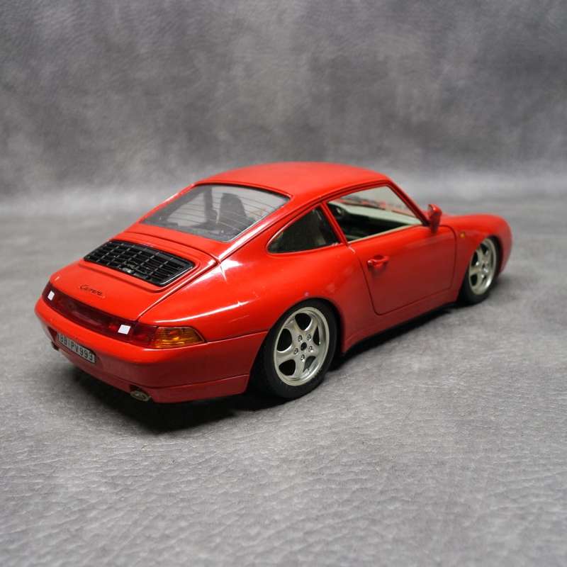 Detailed Scale 1:18 Die Cast Metal Porsche Carrera 911 (1993) !!!