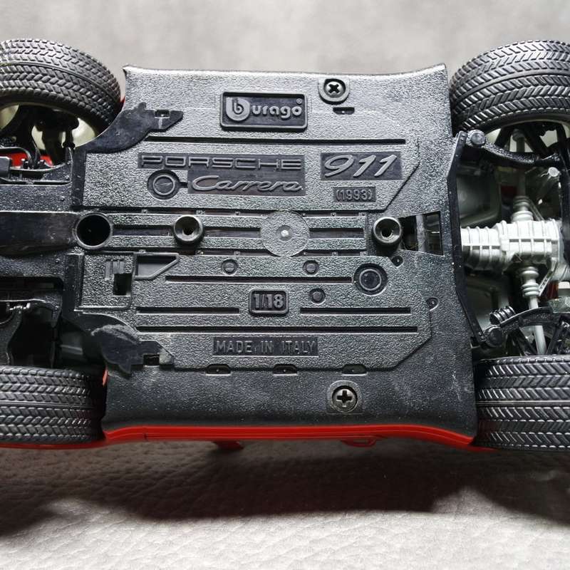 Detailed Scale 1:18 Die Cast Metal Porsche Carrera 911 (1993) !!!