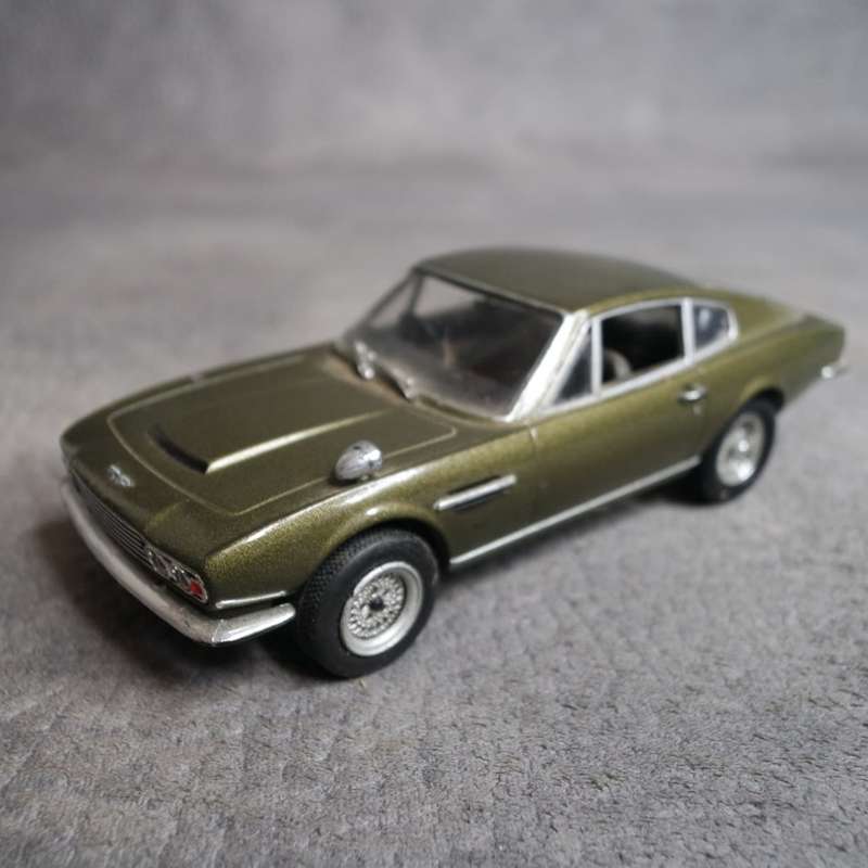 Detailed Die Cast Metal Scale 1:43 Aston Martin DBS
