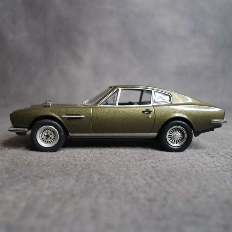Detailed Die Cast Metal Scale 1:43 Aston Martin DBS