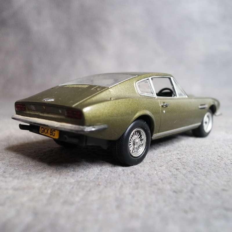 Detailed Die Cast Metal Scale 1:43 Aston Martin DBS