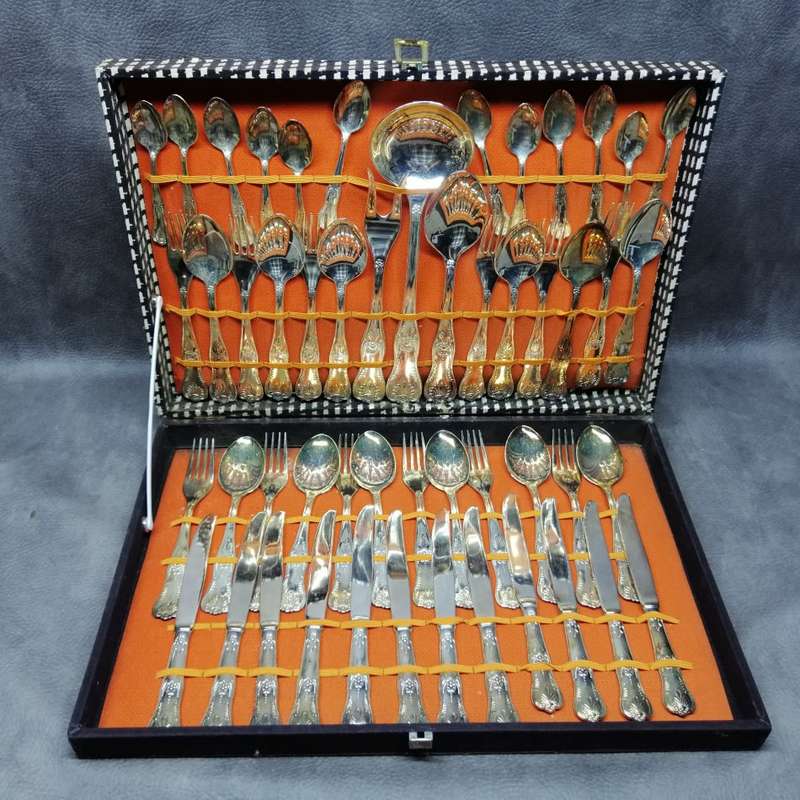 Highly Decorative Vintage Italian Silver plate Cutlery Set!!! (Box Slightly Damaged)