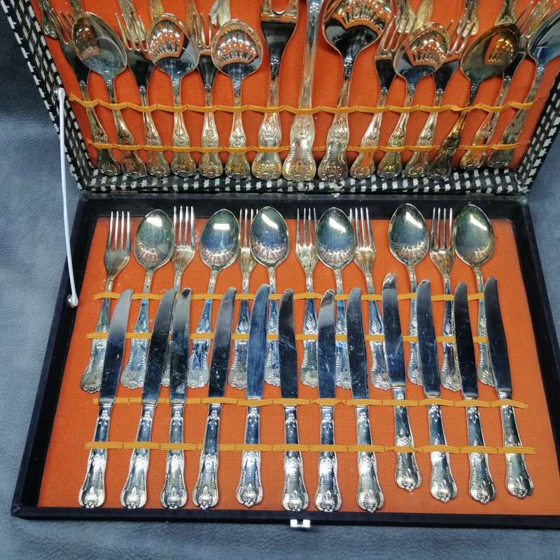 Highly Decorative Vintage Italian Silver plate Cutlery Set!!! (Box Slightly Damaged)