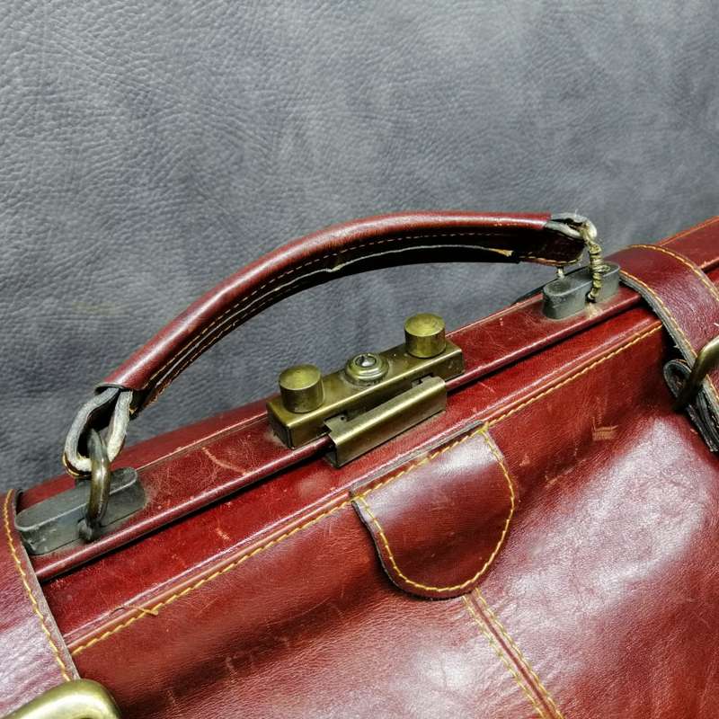FANTASTIC!!! Large Genuine Leather Flip Top Travel Suitcase!!! 500mm x 200mm x 330mm