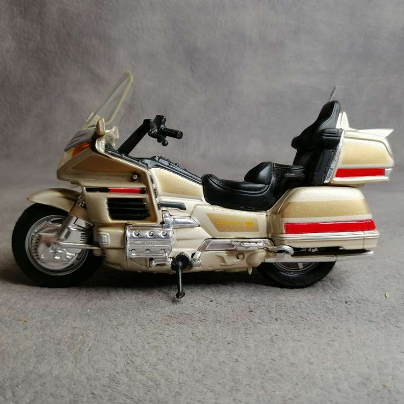 Honda Goldwing Die Cast Model Motorcycle Scale 1:18