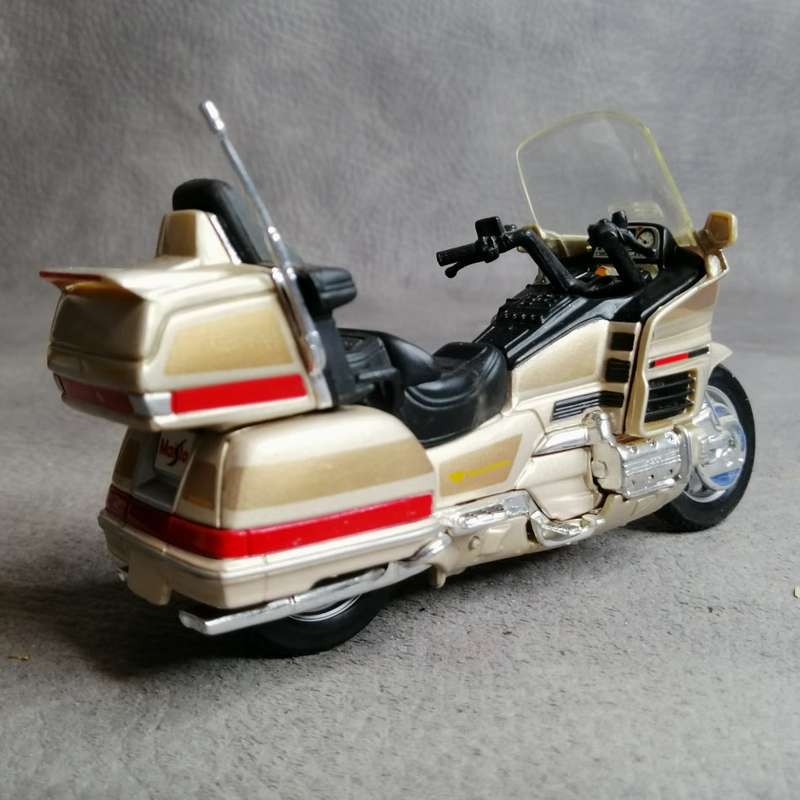 Honda Goldwing Die Cast Model Motorcycle Scale 1:18