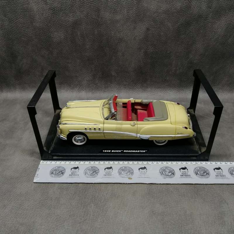 Fantastic!!! LARGE Scale 1:18 Die Cast Metal 1949 Buick Roadmaster!!!