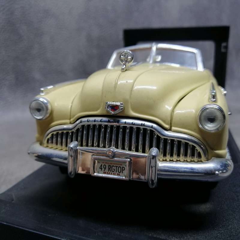Fantastic!!! LARGE Scale 1:18 Die Cast Metal 1949 Buick Roadmaster!!!