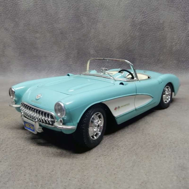 Original Bburago Scale 1:18 1957 Chevrolet Corvette !!!