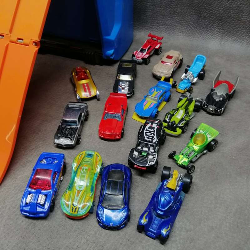 Fantastic!!! Large Original Hotwheel Racing Collection with Carry Case!!!