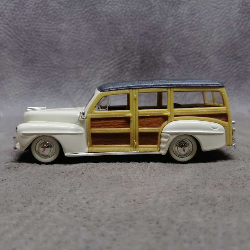 Die Cast Metal Road Signature 1948 Ford Woody Scale 1:43!!!