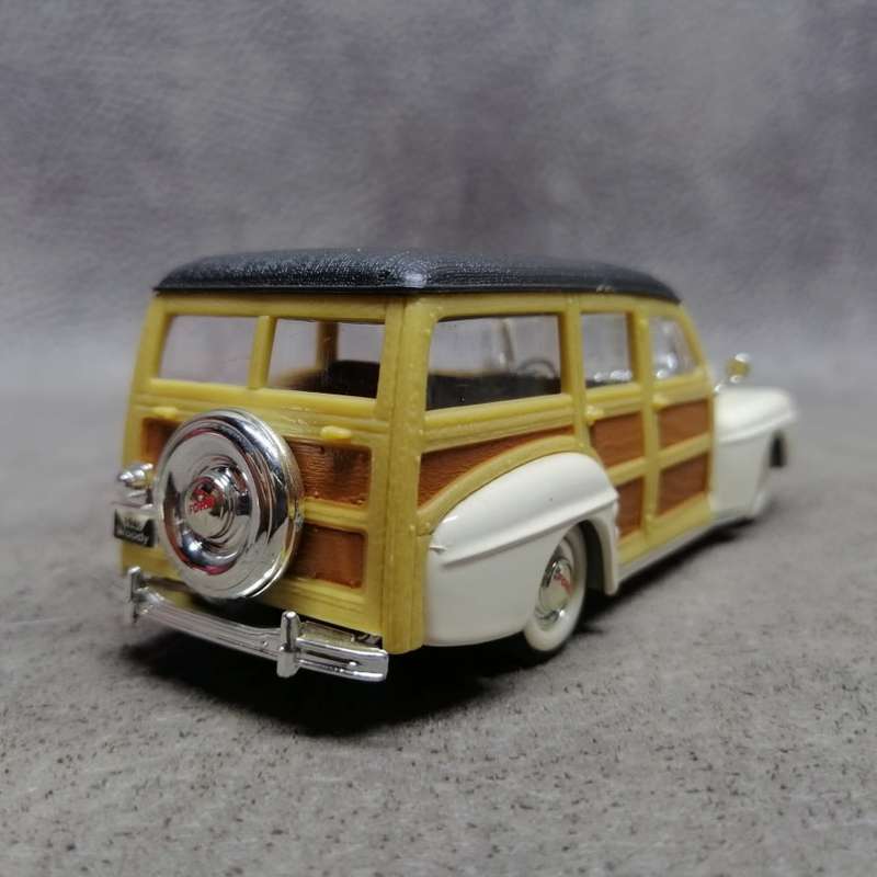 Die Cast Metal Road Signature 1948 Ford Woody Scale 1:43!!!