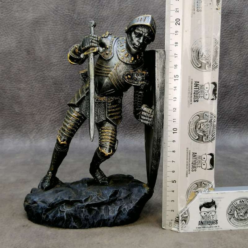Fantastic!!! Highly Detailed Knight Statue Bookend (Hand Painted Cast Resin)