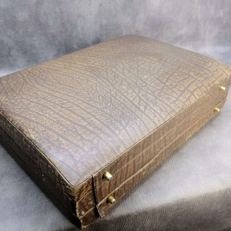 Fantastic!!! Original High Quality Buffalo Leather Briefcase!!! Fantastic Condition!!!