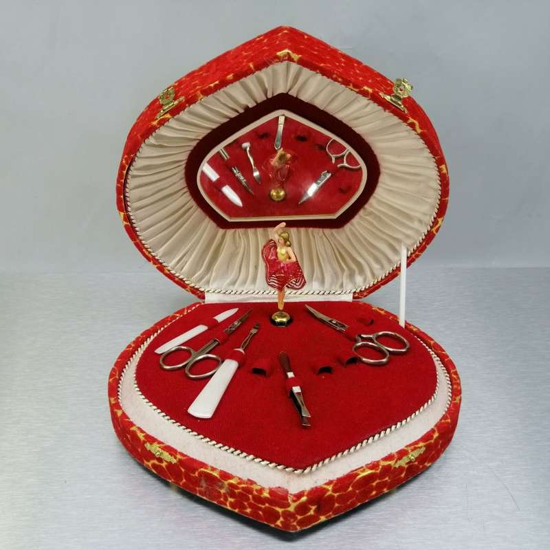 Fantastic!!! Vintage Fluffy Heart Shaped Grooming Kit Mirror Music Box and Ballerina!!! Working!!