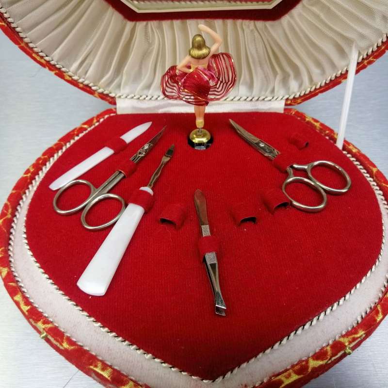 Fantastic!!! Vintage Fluffy Heart Shaped Grooming Kit Mirror Music Box and Ballerina!!! Working!!