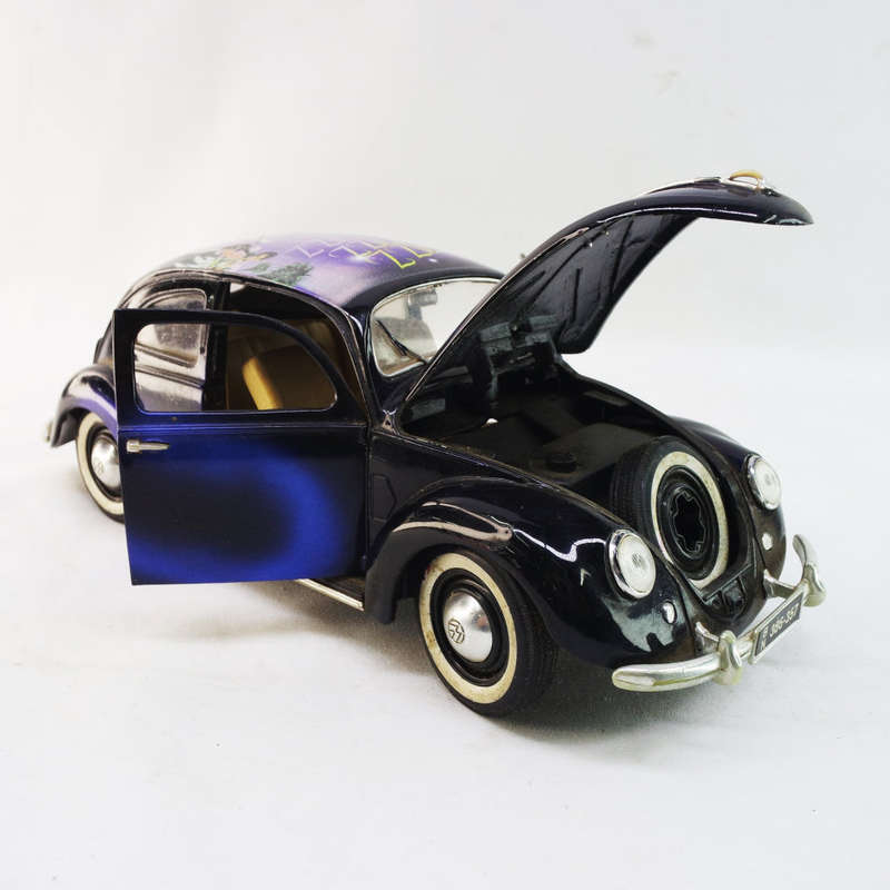 Large Highly Detailed, Die Cast Metal Maisto Volkswagen Split Window Scale 1:18