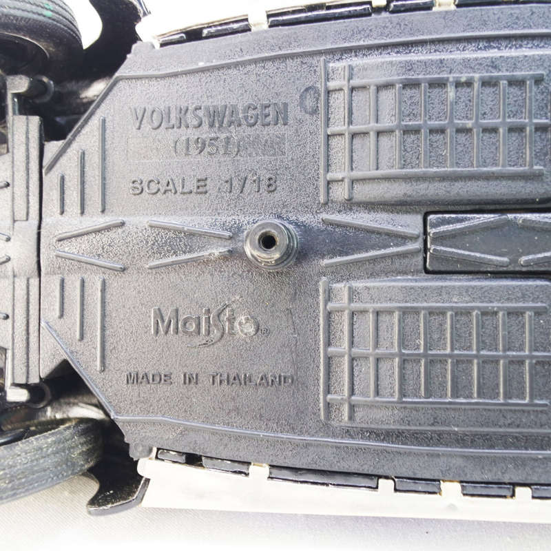 Large Highly Detailed, Die Cast Metal Maisto Volkswagen Split Window Scale 1:18