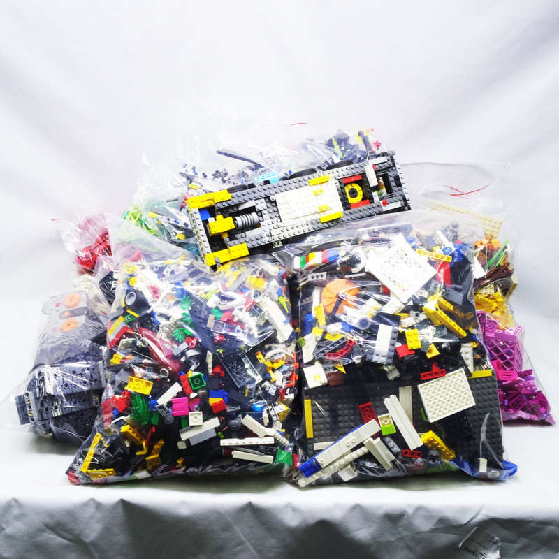 COLLOSAL!!! Over 16kg of Original Lego!!! Bid For All!!!
