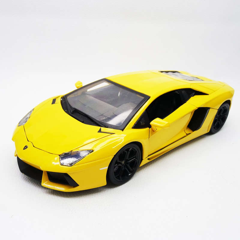 Fantastic!!! Large Scale 1:18 Die Cast Metal Lamborghini Aventador!!
