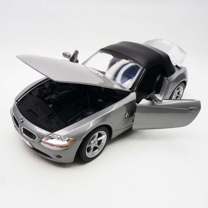 Fantastic!!! Large Scale 1:18 Die Cast Metal BMW Z4!!