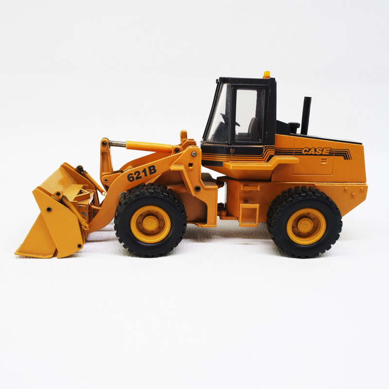 Original Die Cast Metal German CASE 621 B Front Loader and Attachments !!!