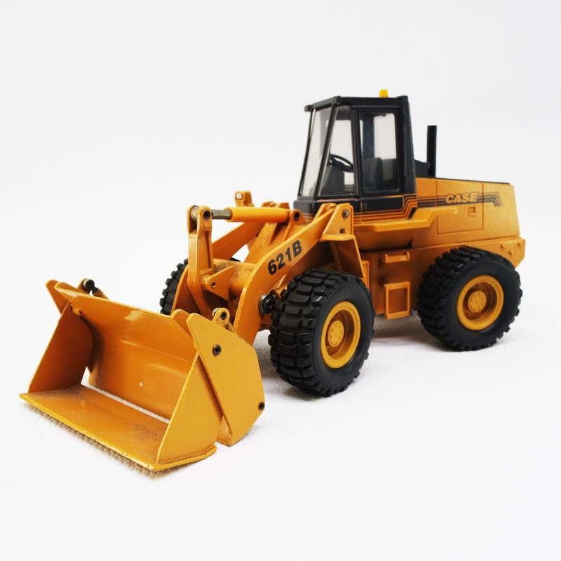 Original Die Cast Metal German CASE 621 B Front Loader and Attachments !!!