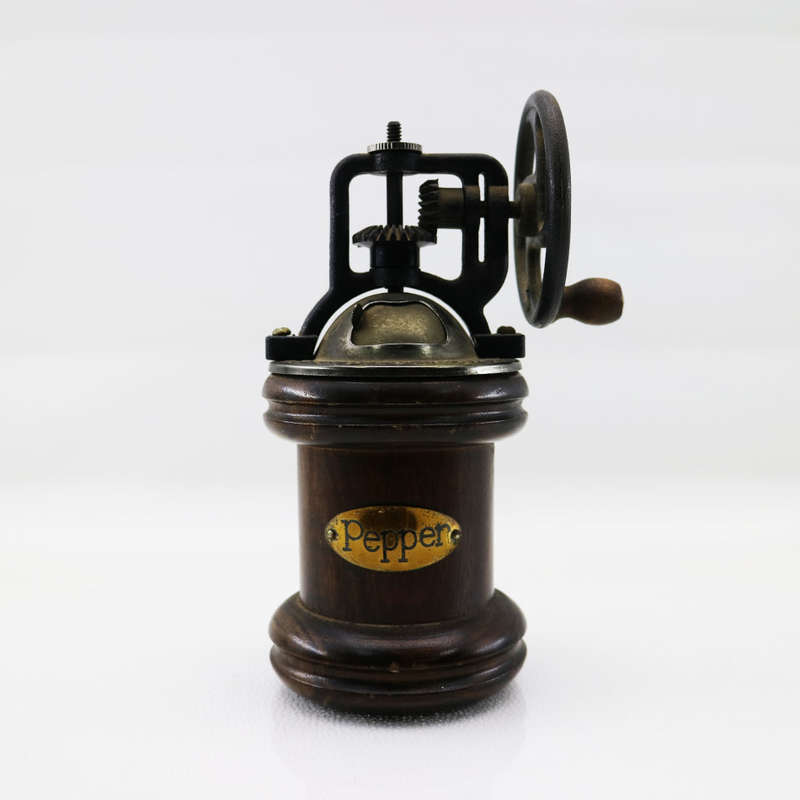 Original Mechanical Vintage Look Pepper Grinder!!! Working!!!