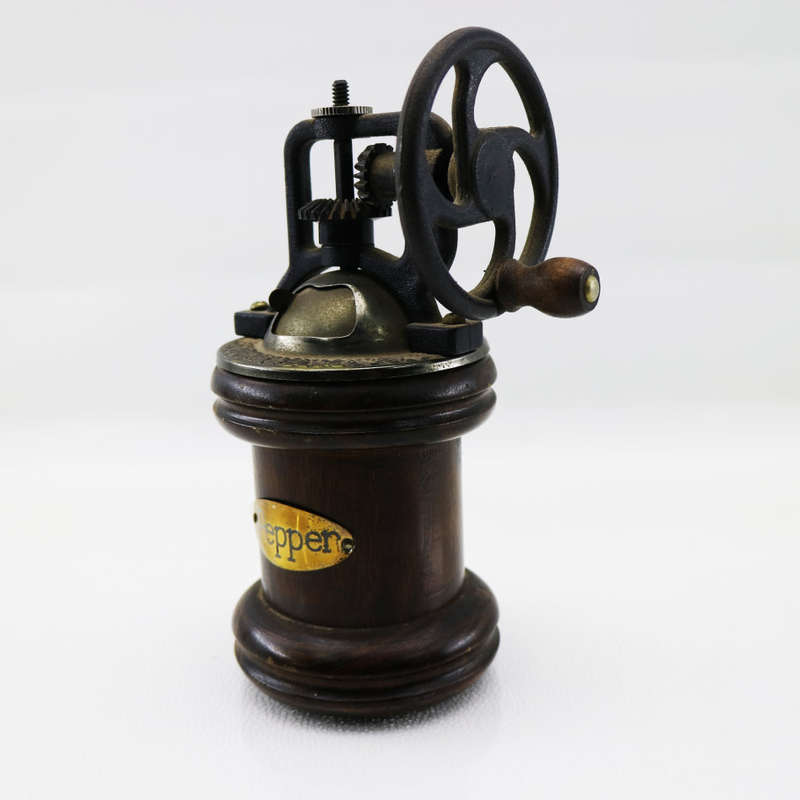 Original Mechanical Vintage Look Pepper Grinder!!! Working!!!