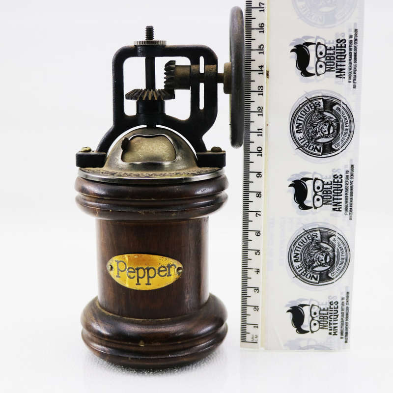 Original Mechanical Vintage Look Pepper Grinder!!! Working!!!