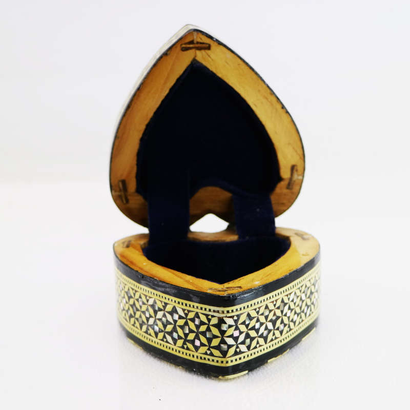 Fantastic!!! Highly Detailed Bone and Mother of Pearl Inlay Hart Shaped Trinket Box!!!